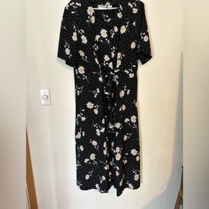 Women's Size 18
Daisy and polka dotPrint Button down dress